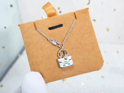[Zalyn]AMULETTE PEDANT SILVER NECKLACE