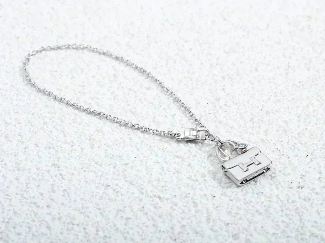 [Zalyn]AMULETTE PEDANT SILVER NECKLACE