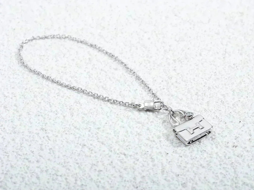 [Zalyn Jewelry ]AMULETTE PEDANT SILVER NECKLACE