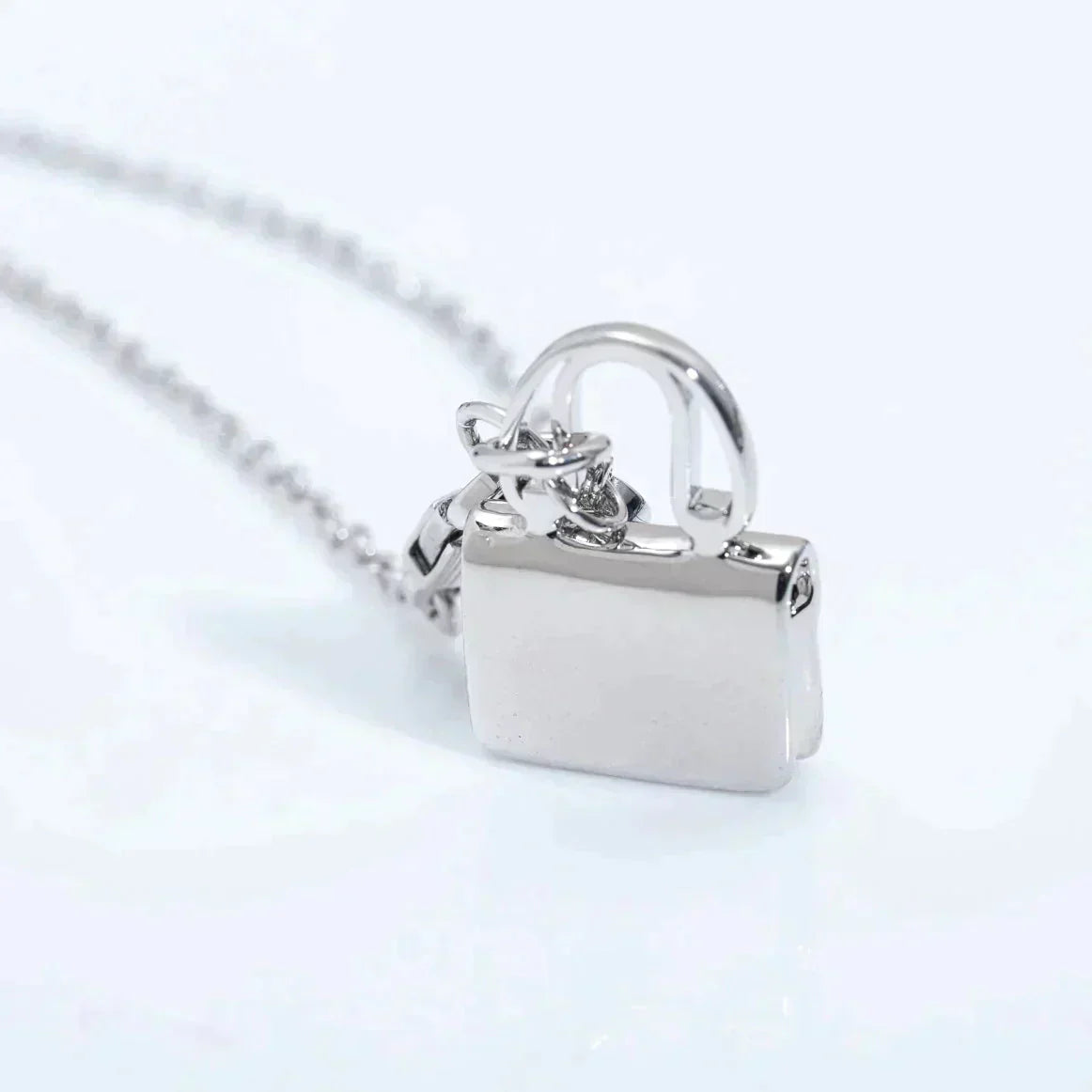 [Zalyn]AMULETTE PEDANT SILVER NECKLACE
