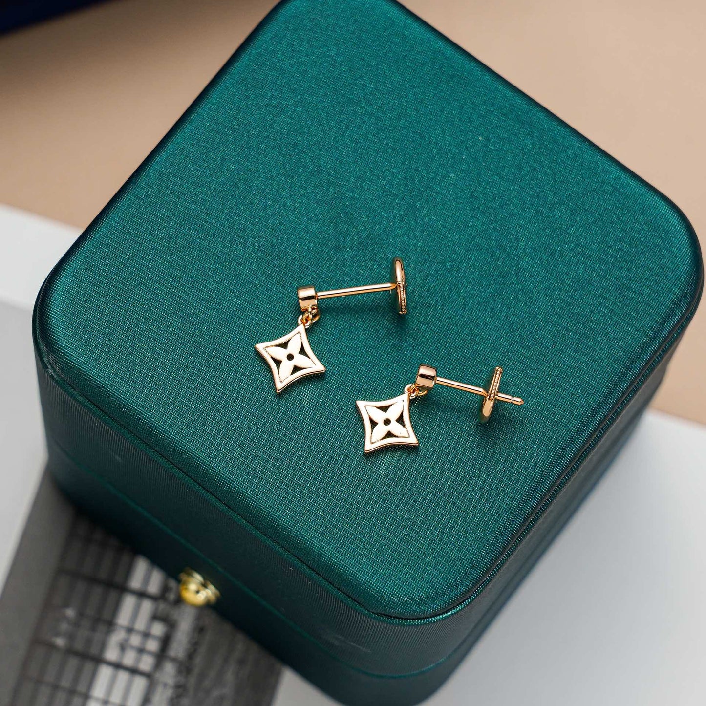 [Zalyn]STAR EARRINGS GOLD