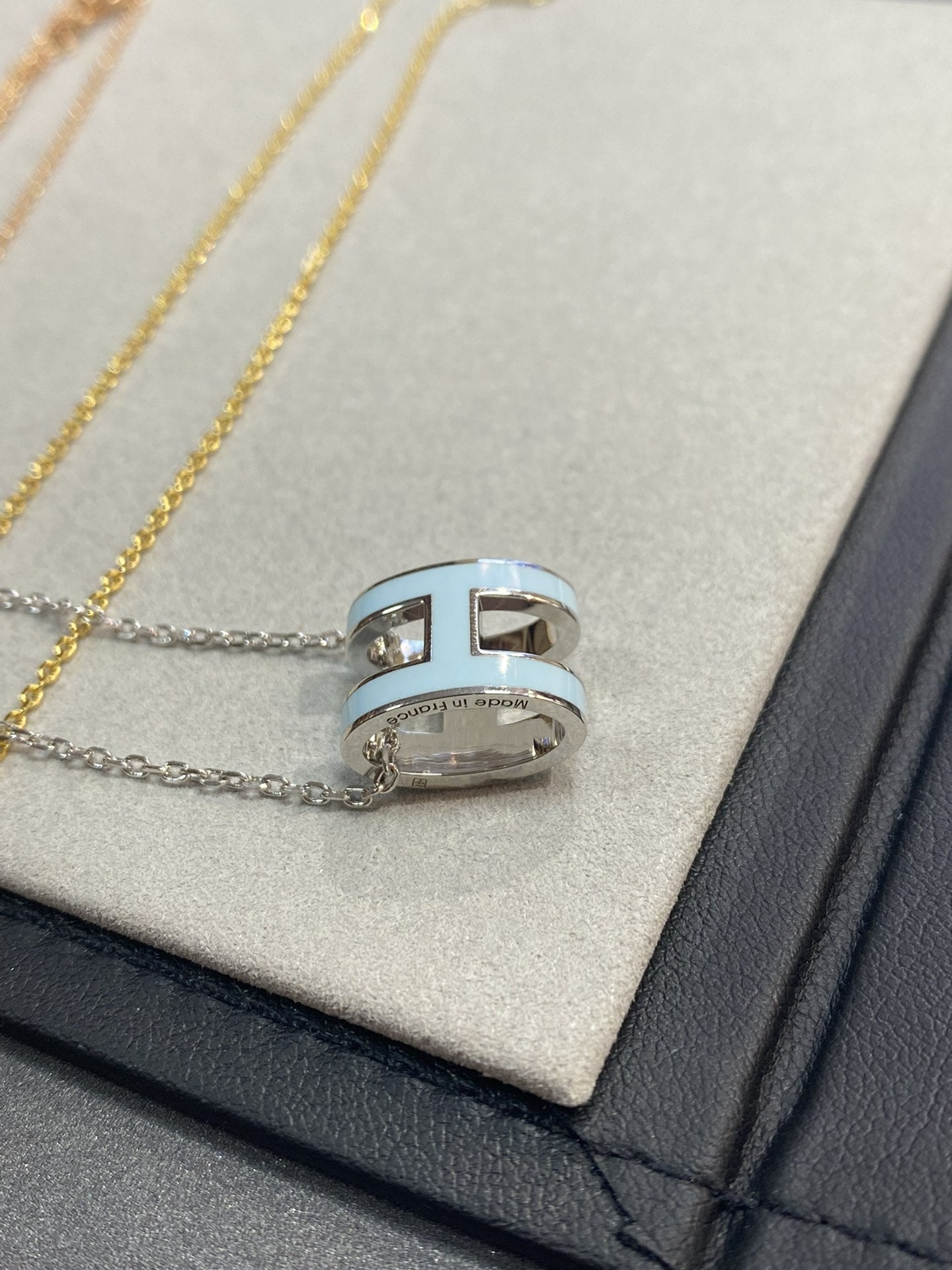 [Zalyn]POP H LIGHT BLUE NECKLACE