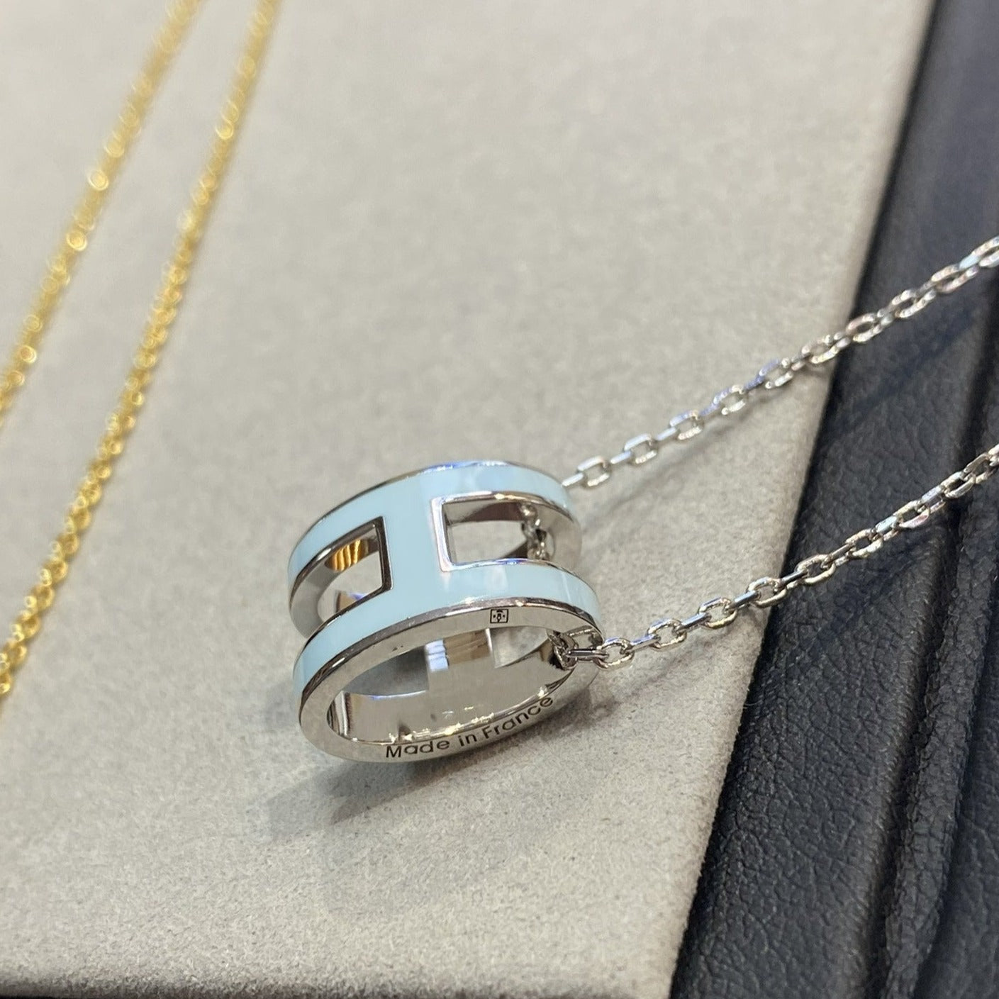 [Zalyn]POP H LIGHT BLUE NECKLACE