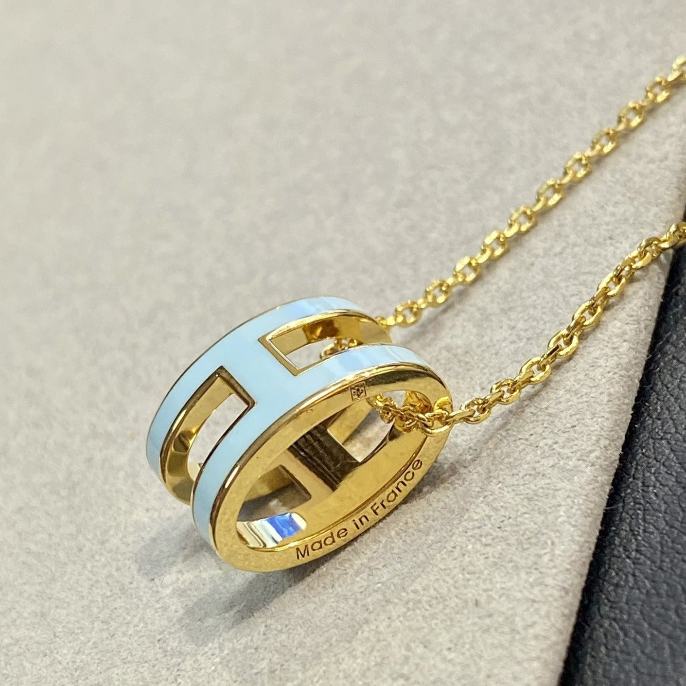 [Zalyn]POP H LIGHT BLUE NECKLACE