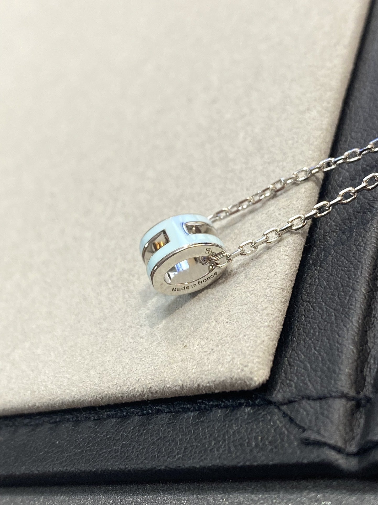 [Zalyn]POP H LIGHT BLUE NECKLACE