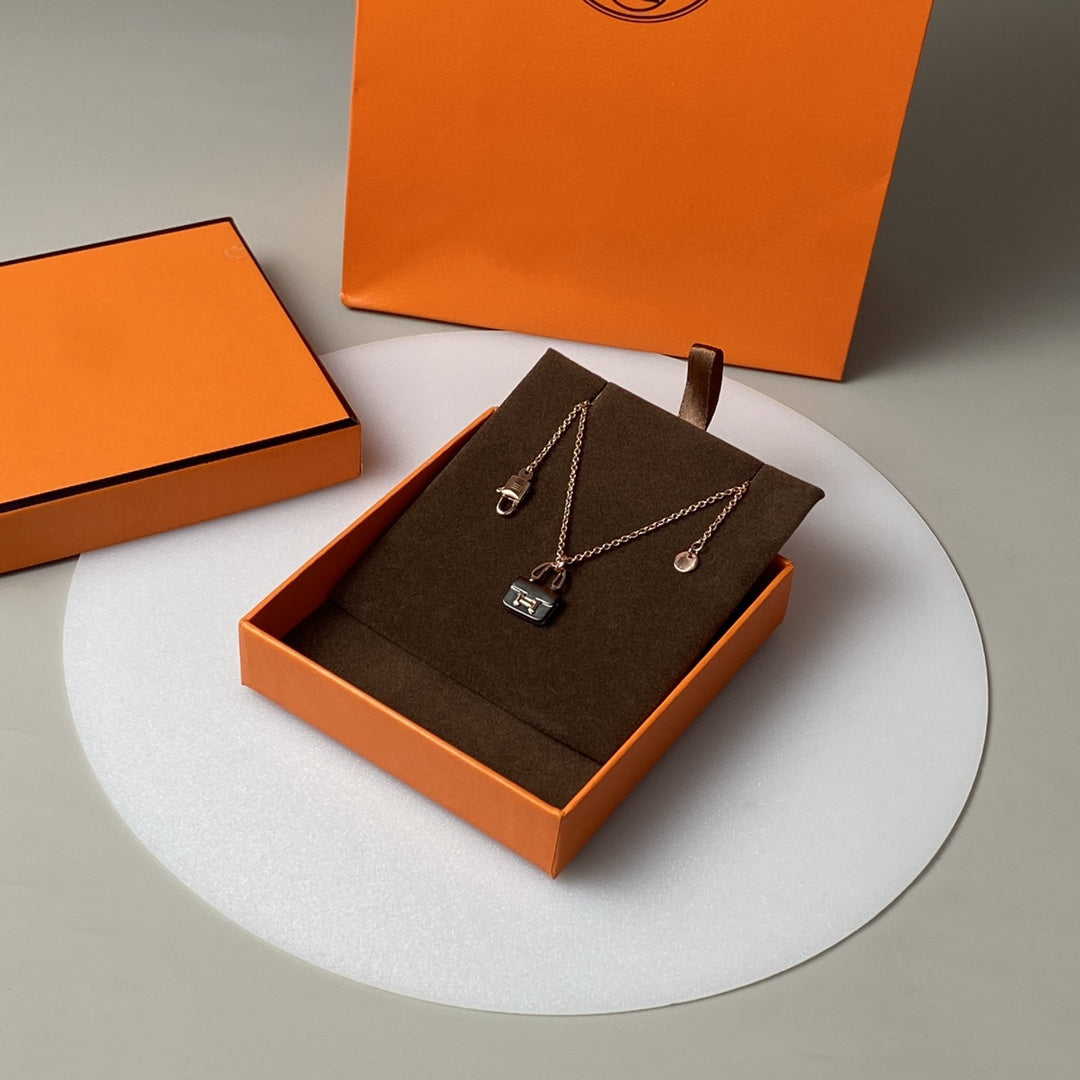 [Zalyn]CONSTANCE BLACK PEDANT ROSE GOLD NECKLACE