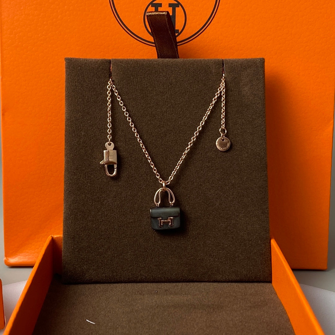 [Zalyn]CONSTANCE BLACK PEDANT ROSE GOLD NECKLACE