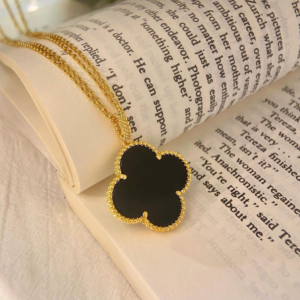 [Zalyn Jewelry ]CLOVER 25MM NECKLACE GOLD ONYX