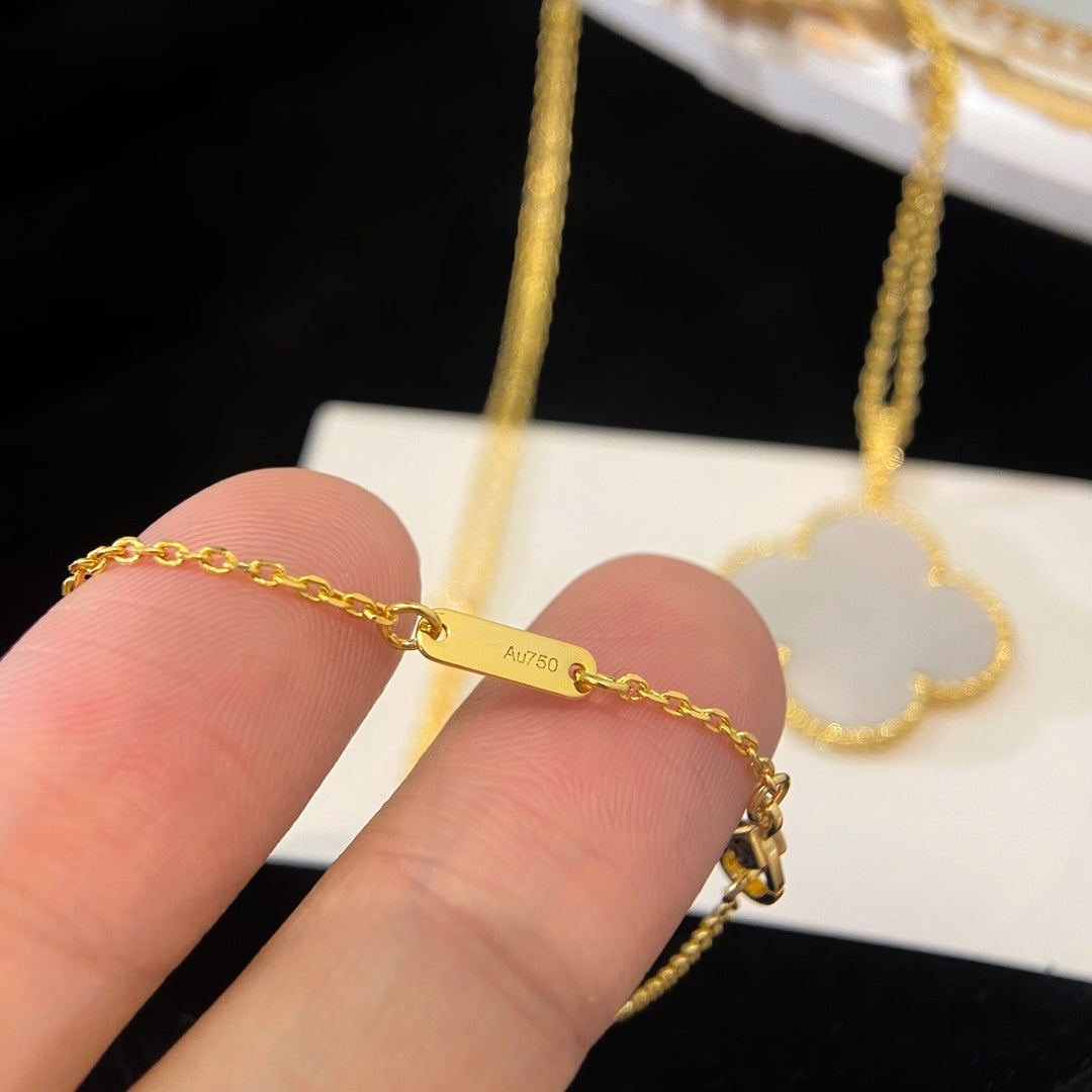 [Zalyn Jewelry ]CLOVER 25MM MOP LARGE PENDANT NECKLACE