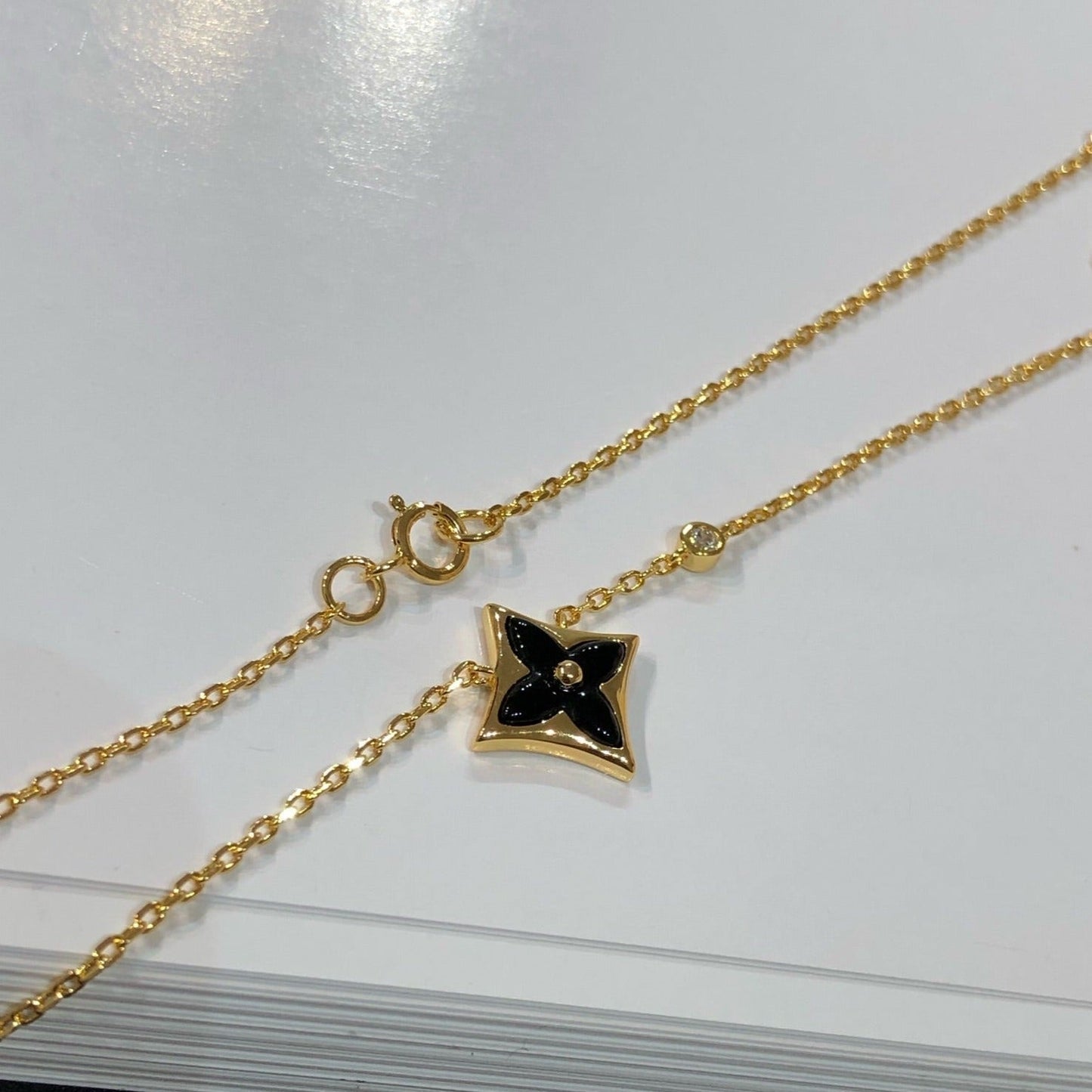 [Zalyn]STAR BLACK MOP NECKLACE