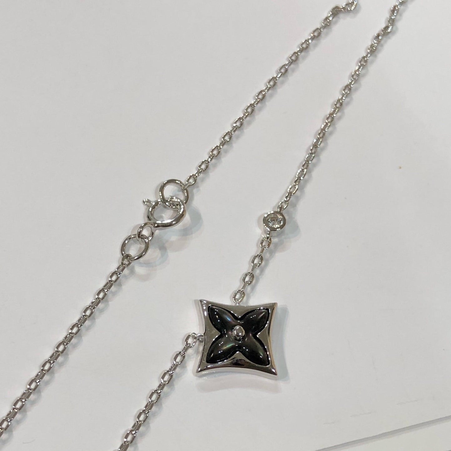 [Zalyn]STAR BLACK MOP NECKLACE