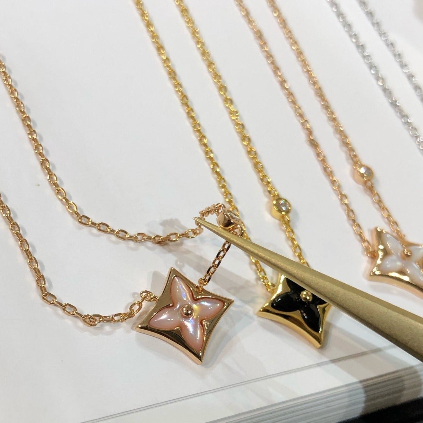 [Zalyn]STAR BLACK MOP NECKLACE