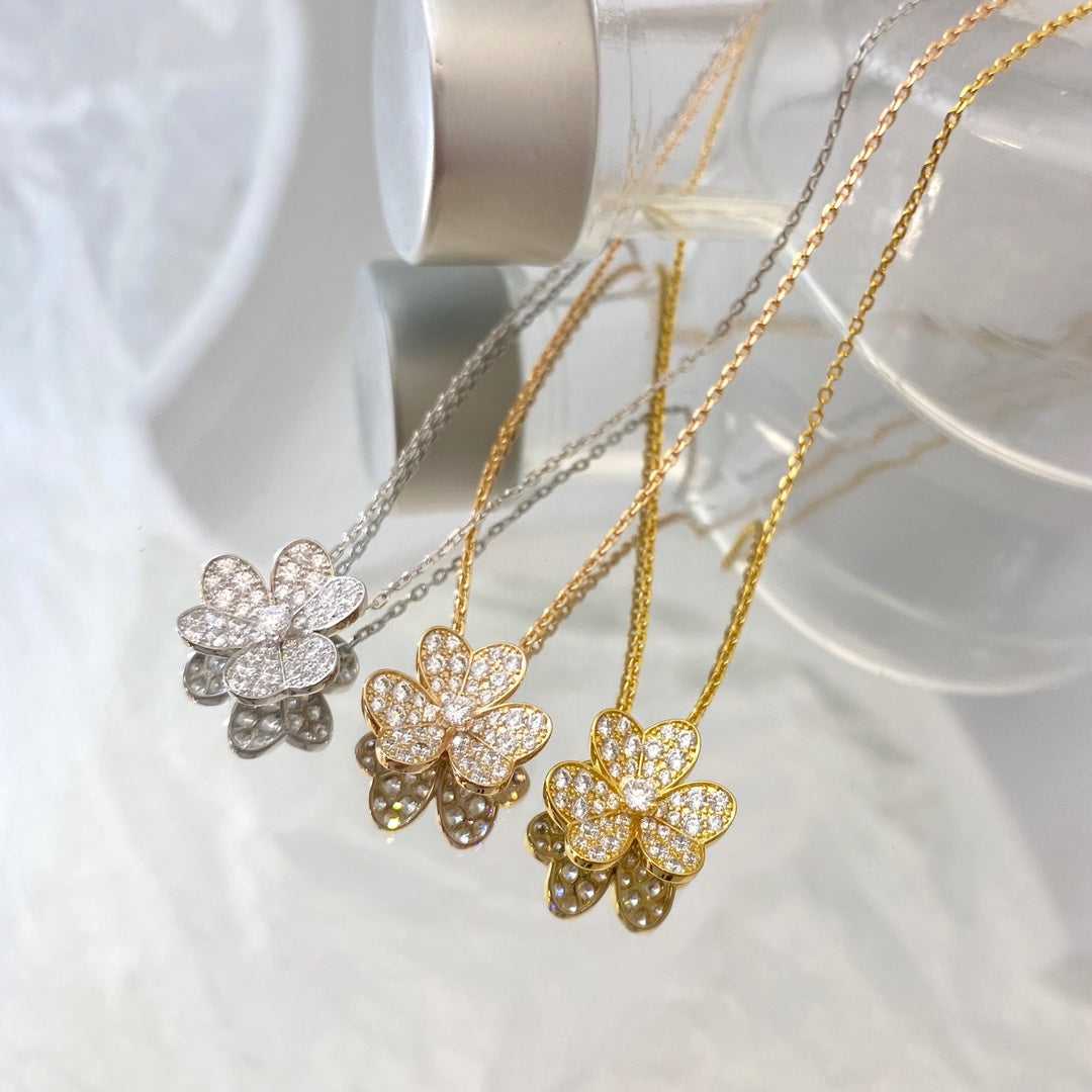 [Zalyn]PAVÉ DIAMOND FLOWER CHARM NECKLACE