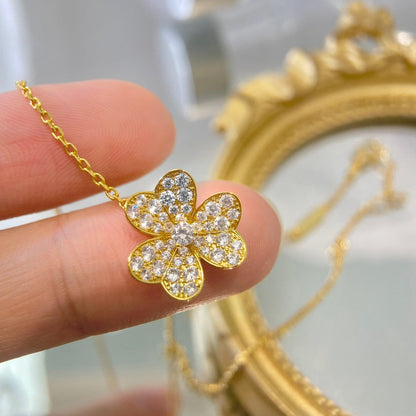 [Zalyn]PAVÉ DIAMOND FLOWER CHARM NECKLACE