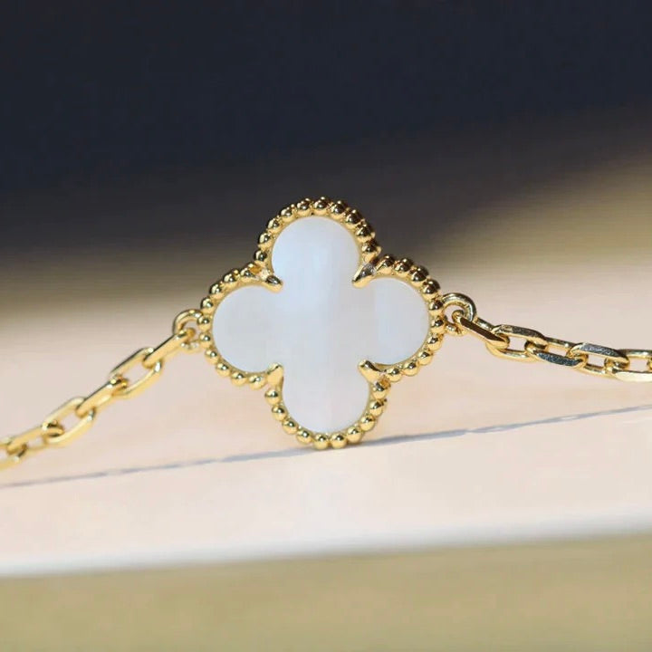 [Zalyn Jewelry ]CLOVER 20 MOTIFS WHITE MOP NECKLACE
