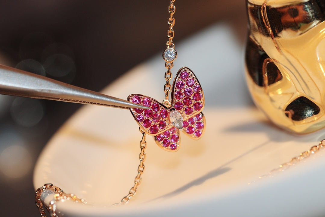 [Zalyn Jewelry ]BUTTERFLY RED DIAMOND ROSE GOLD NECKLACE