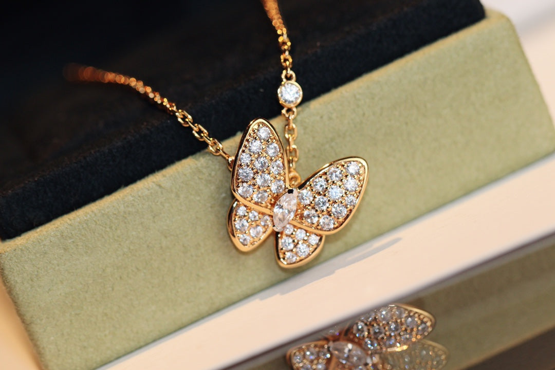 [Zalyn]BUTTERFLY DIAMOND CHARM NECKLACE