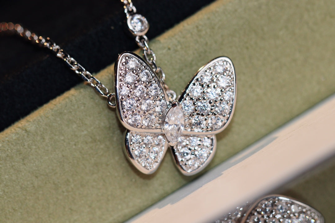 [Zalyn]BUTTERFLY DIAMOND CHARM NECKLACE