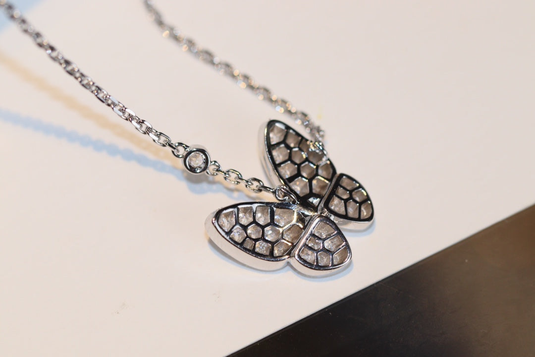 [Zalyn]BUTTERFLY DIAMOND CHARM NECKLACE
