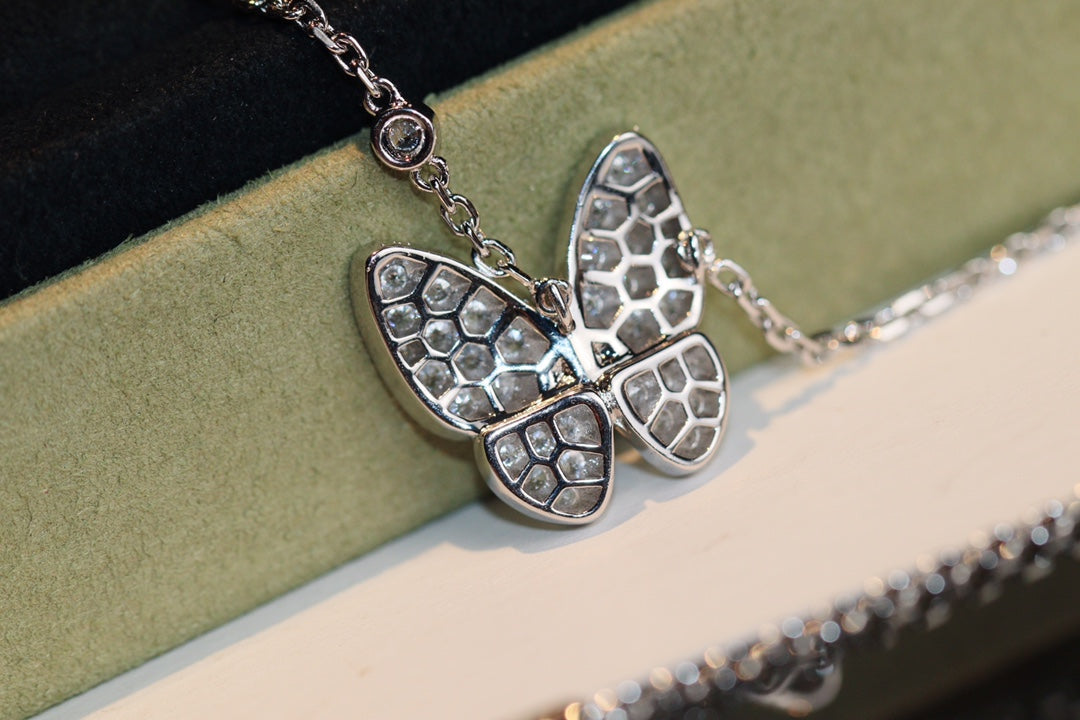 [Zalyn]BUTTERFLY DIAMOND CHARM NECKLACE