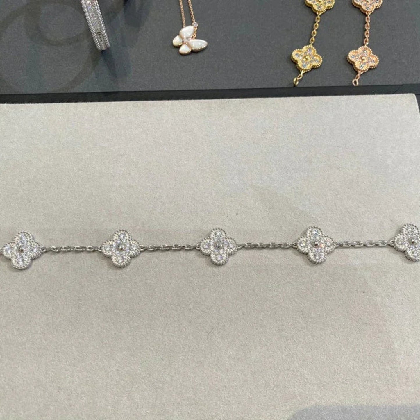 [Zalyn]LUCKY CLOVER 5-MOTIF BRACELET - FULL-DIAMOND