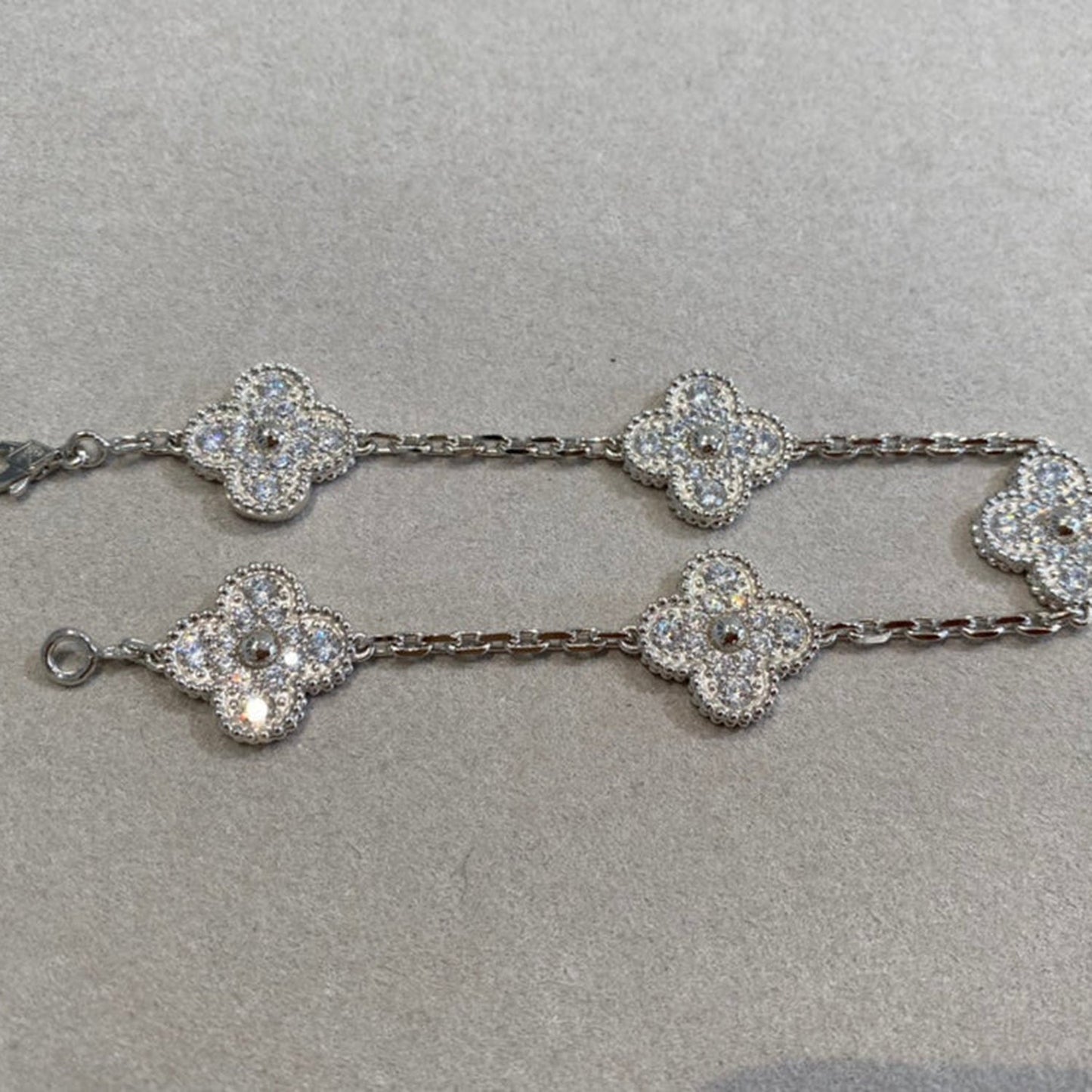 [Zalyn]LUCKY CLOVER 5-MOTIF BRACELET - FULL-DIAMOND