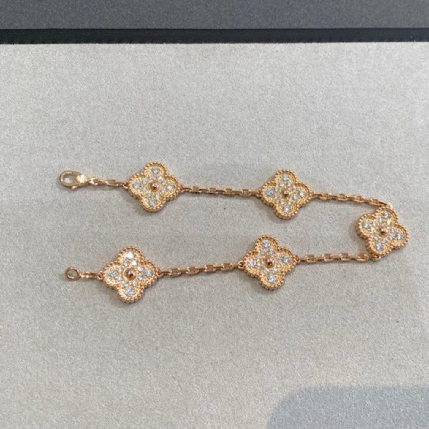 [Zalyn]LUCKY CLOVER 5-MOTIF BRACELET - FULL-DIAMOND
