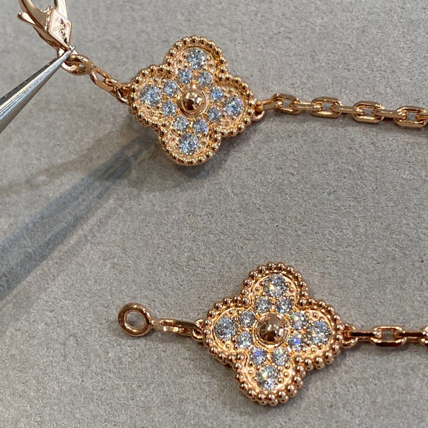 [Zalyn]LUCKY CLOVER 5-MOTIF BRACELET - FULL-DIAMOND