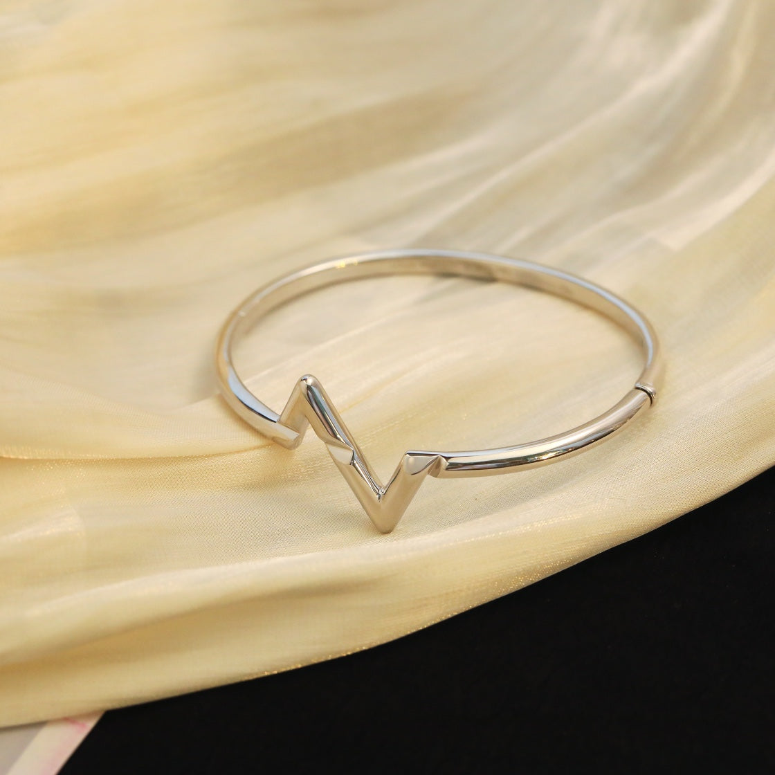 [Zalyn]VOLTE UPSITE DOWN BRACELET