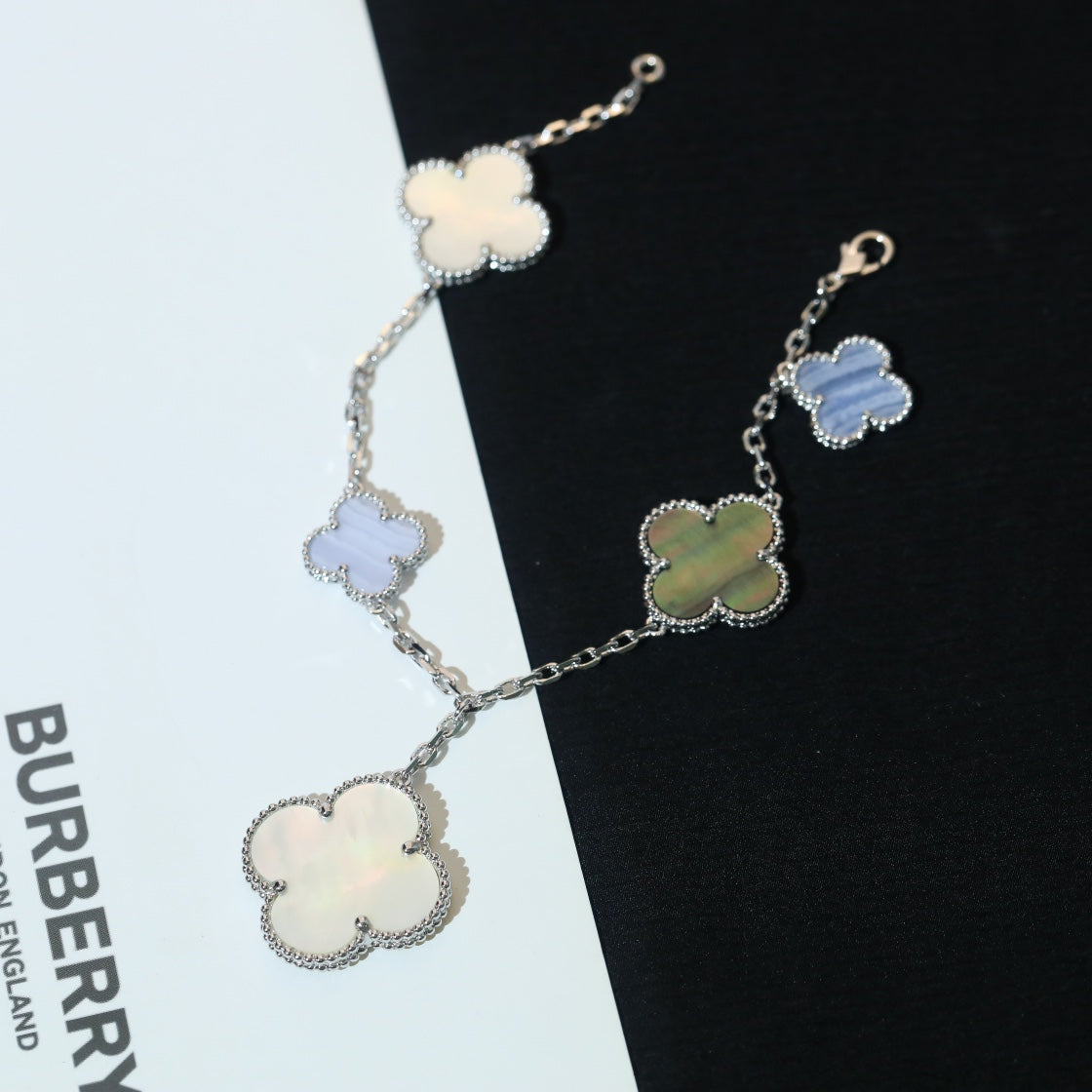 [Zalyn Jewelry ]CLOVER BRACELET 5 MOTIFS MOP CHALCEDONY SILVER