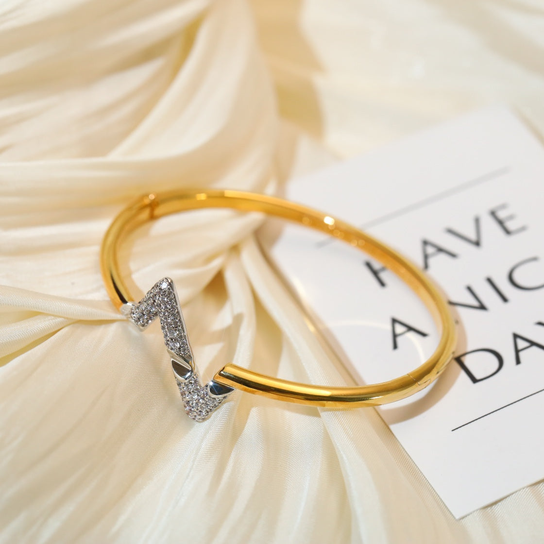 [Zalyn]VOLTE UPSITE DOWN GOLD DIAMOND BRACELET