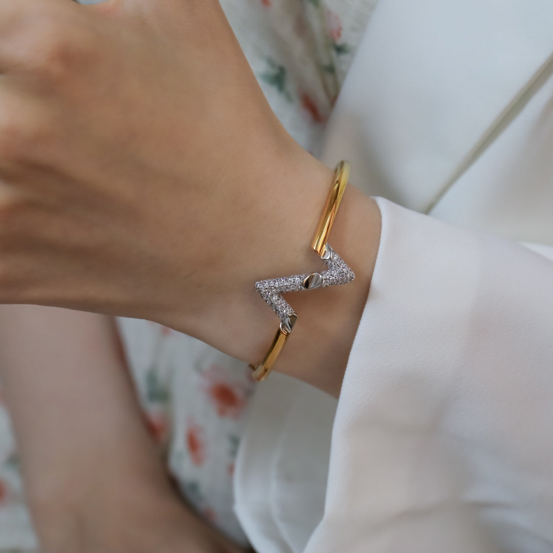 [Zalyn]VOLTE UPSITE DOWN GOLD DIAMOND BRACELET