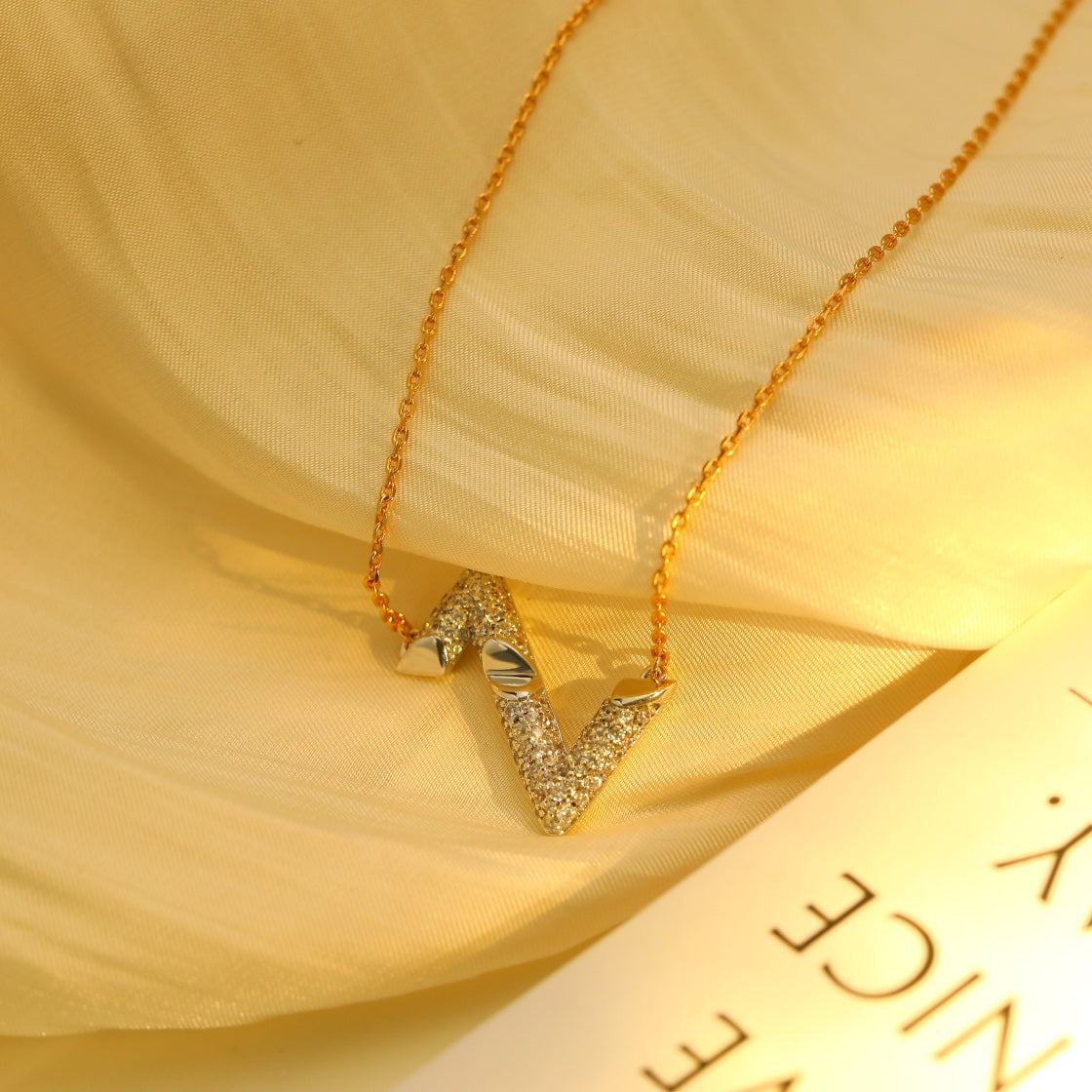 [Zalyn]VOLT SILVER DIAMOND PEDANT NECKLACE