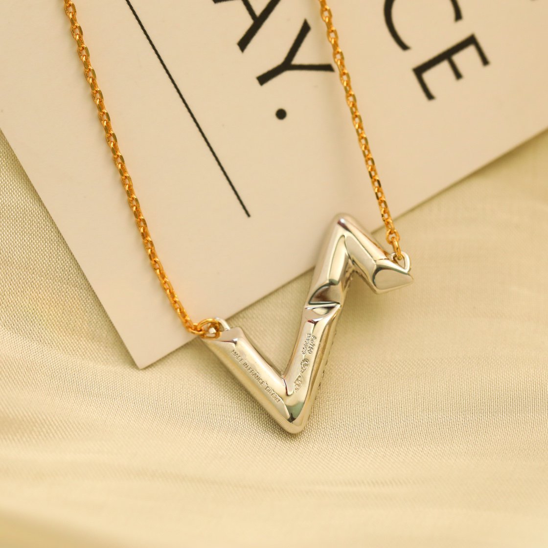 [Zalyn]VOLT SILVER DIAMOND PEDANT NECKLACE