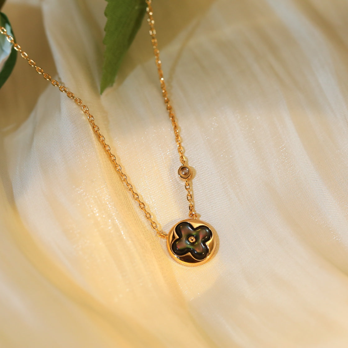 [Zalyn]SUN PEDANT ROSE GOLD 1 DIAMOND NECKLACE