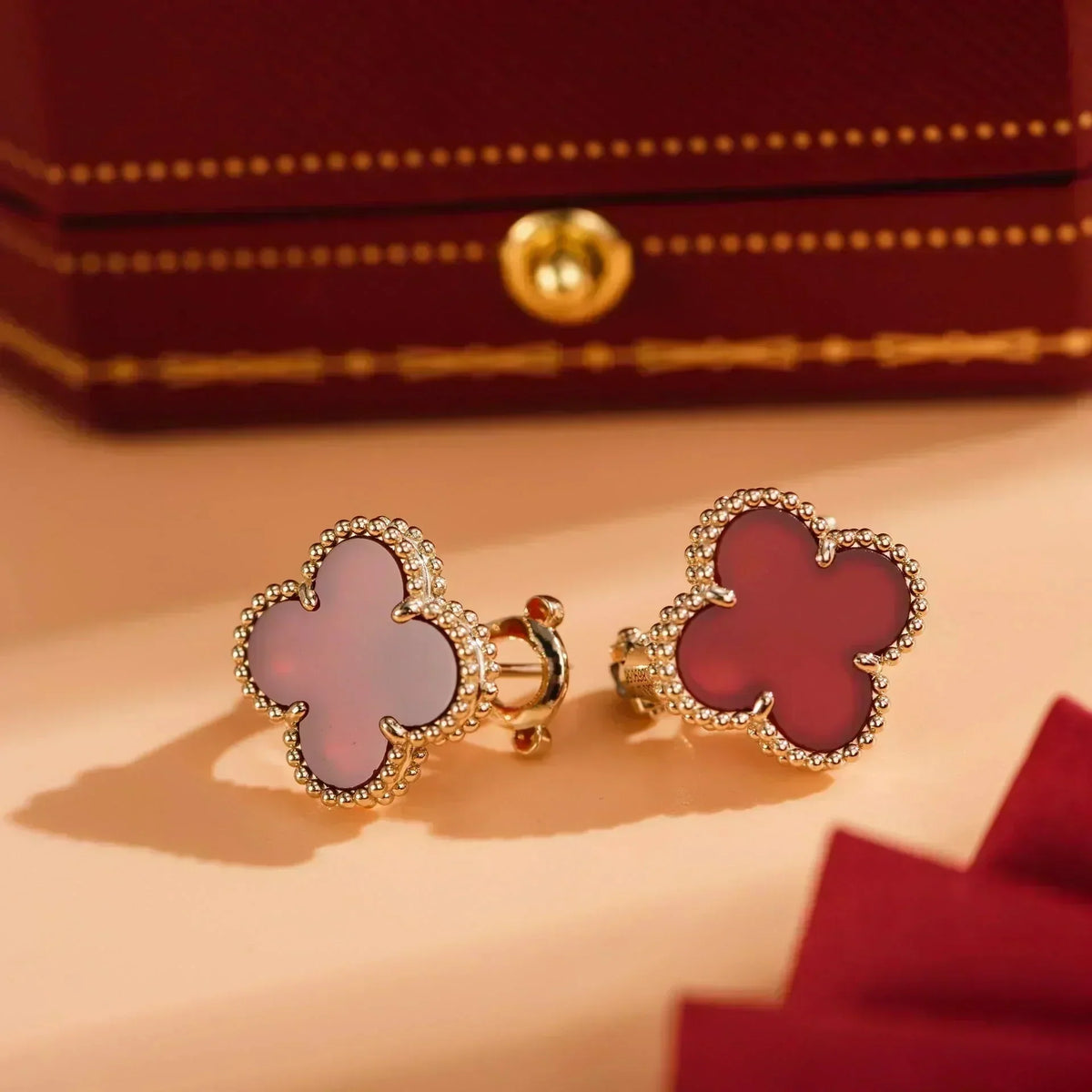 [Zalyn Jewelry ]CLOVER MEDIUM 1 MOTIFS CARNELIAN  EARRINGS
