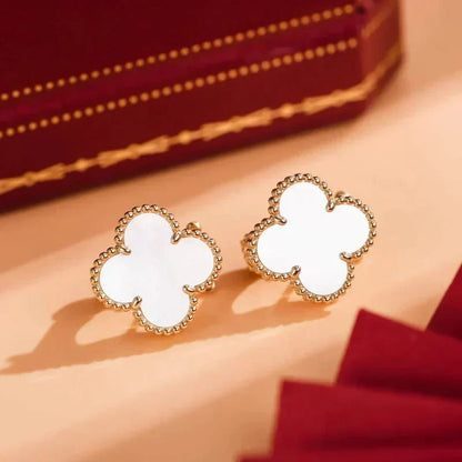 [Zalyn Jewelry ]CLOVER MEDIUM 1 MOTIFS  WHITE MOP STUD EARRINGS