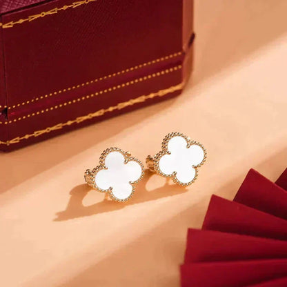 [Zalyn Jewelry ]CLOVER MEDIUM 1 MOTIFS  WHITE MOP STUD EARRINGS