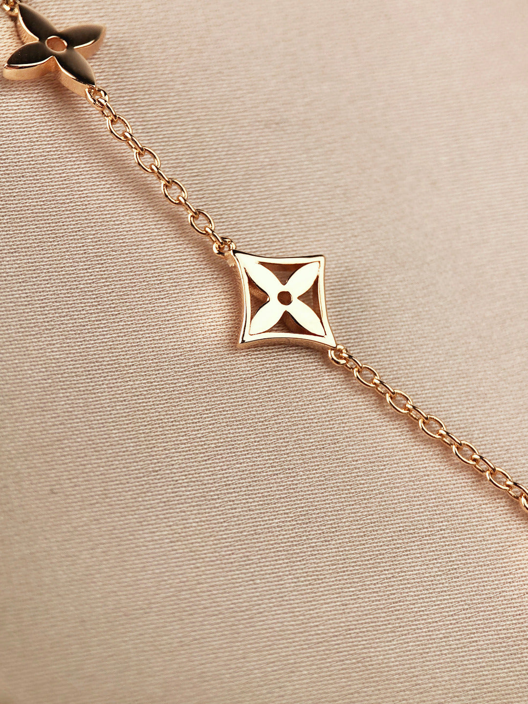 [Zalyn]STAR AND SUN 7 MOTIFS GOLD BRACELET