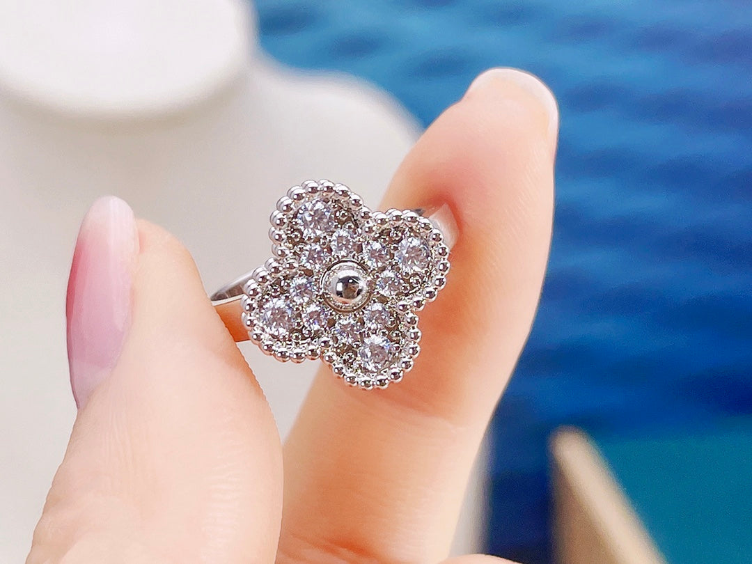 [Zalyn Jewelry ]CLOVER DIAMOND RING