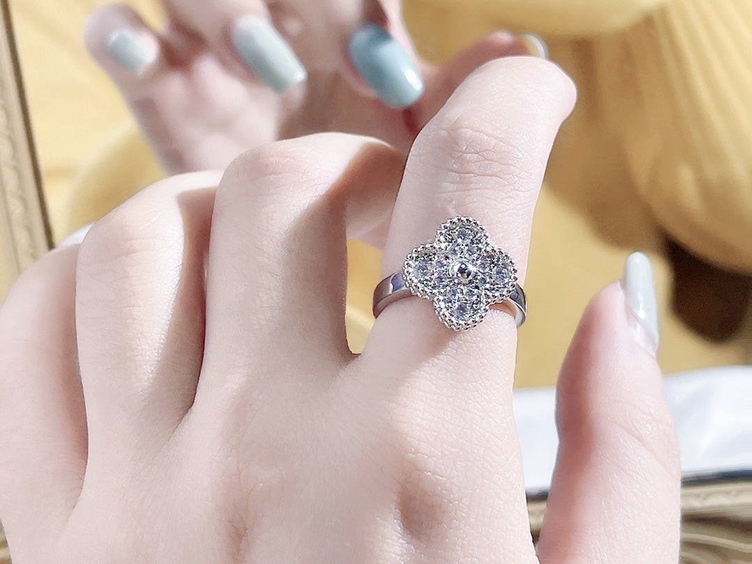 [Zalyn Jewelry ]CLOVER DIAMOND RING