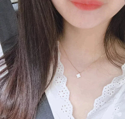 [Zalyn Jewelry ]CLOVER MINI 9.5MM WHITE MOTHER-OF-PEARL NECKLACE