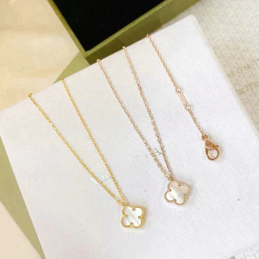 [Zalyn Jewelry ]CLOVER MINI 9.5MM WHITE MOTHER-OF-PEARL NECKLACE