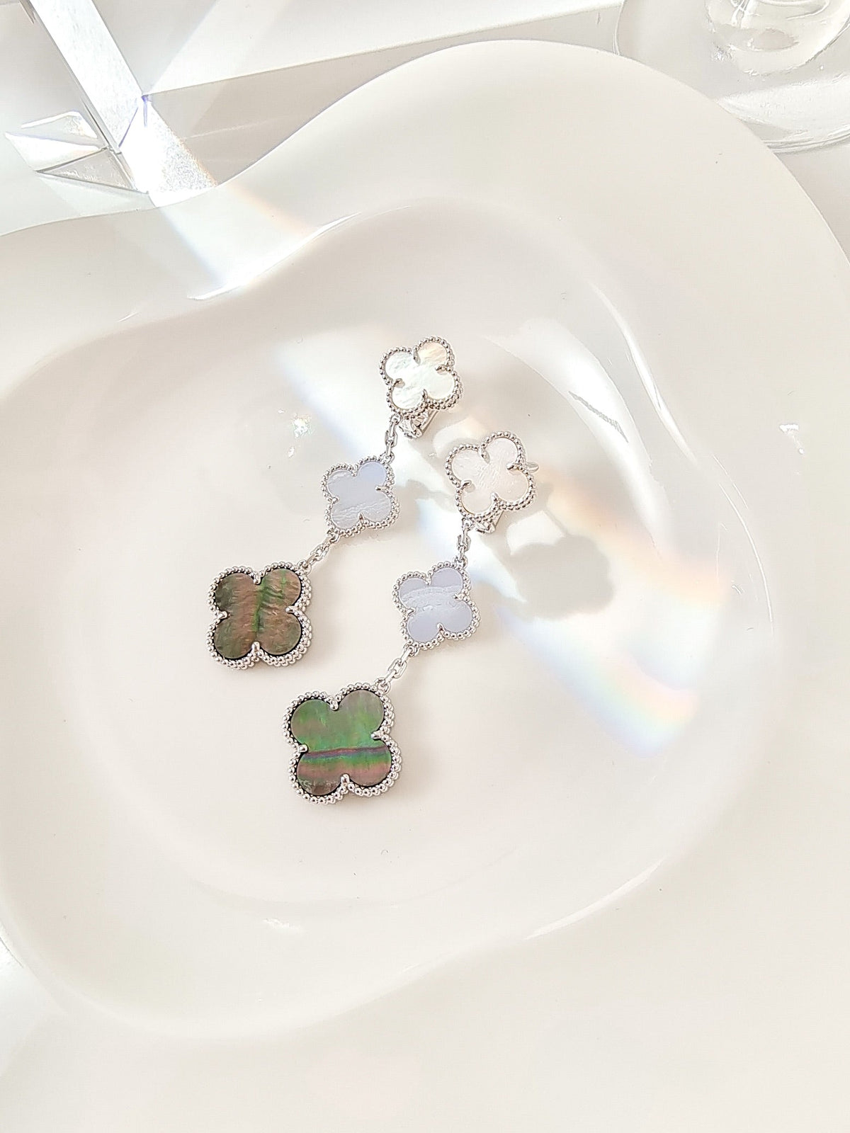 [Zalyn Jewelry ]CLOVER 3 MOTIFS CHALCEDONY DARK MOP SILVER EARRINGS