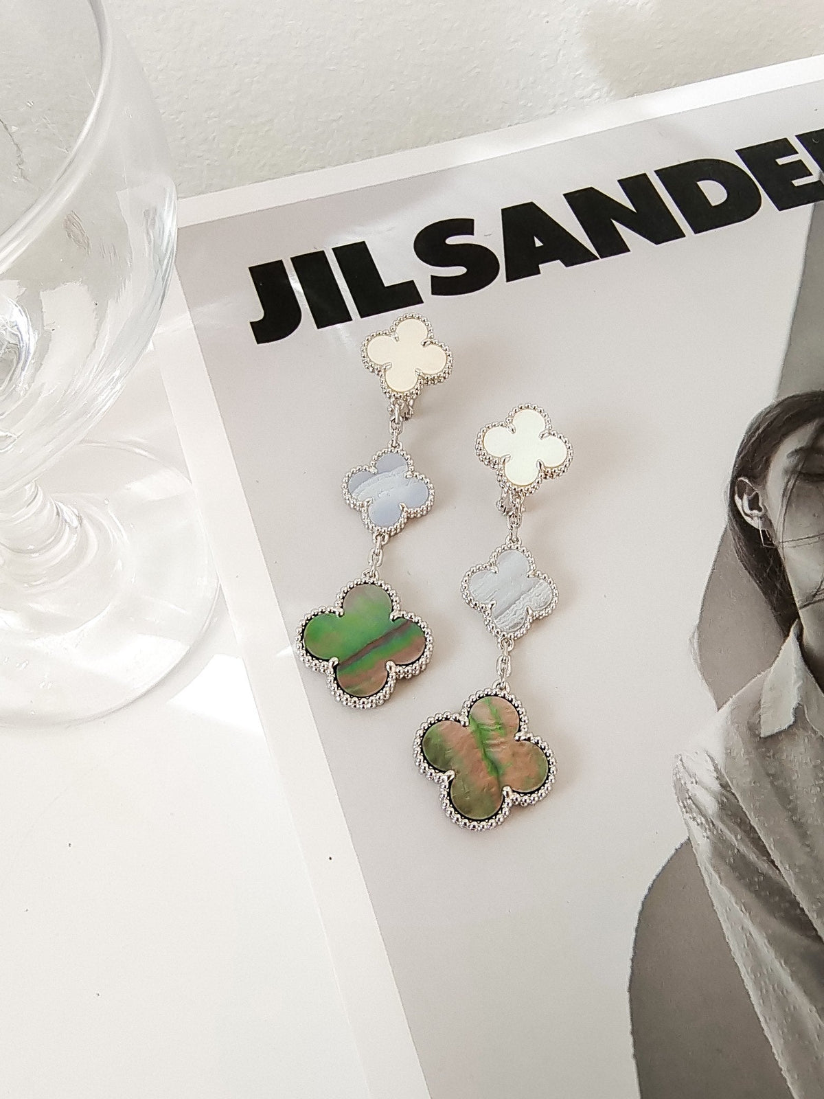 [Zalyn Jewelry ]CLOVER 3 MOTIFS CHALCEDONY DARK MOP SILVER EARRINGS