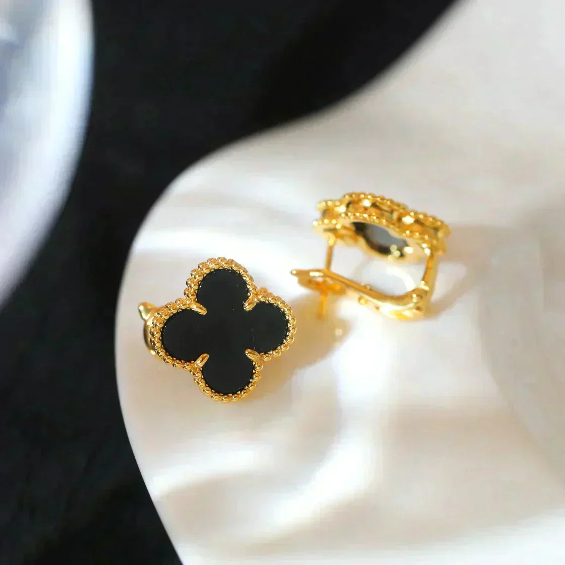 [Zalyn Jewelry ]CLOVER MEDIUM 1 MOTIFS  ONYX STUD EARRINGS