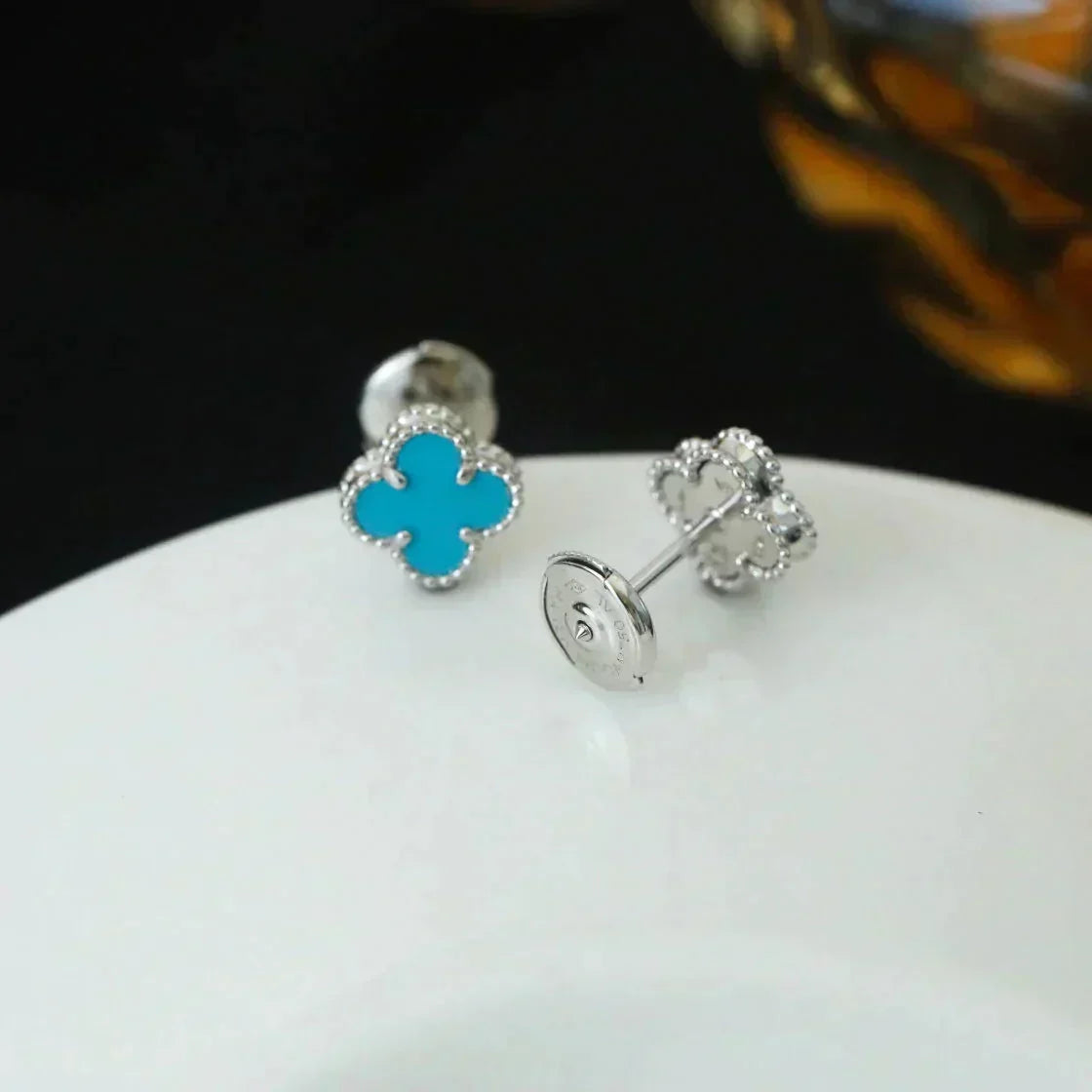 [Zalyn Jewelry ]CLOVER MINI 9.5MM ONYX STUD EARRINGS SILVER