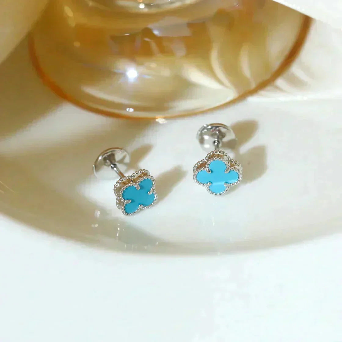 [Zalyn Jewelry ]CLOVER MINI 9.5MM ONYX STUD EARRINGS SILVER