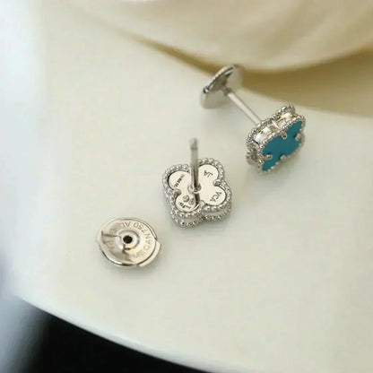 [Zalyn Jewelry ]CLOVER MINI 9.5MM ONYX STUD EARRINGS SILVER