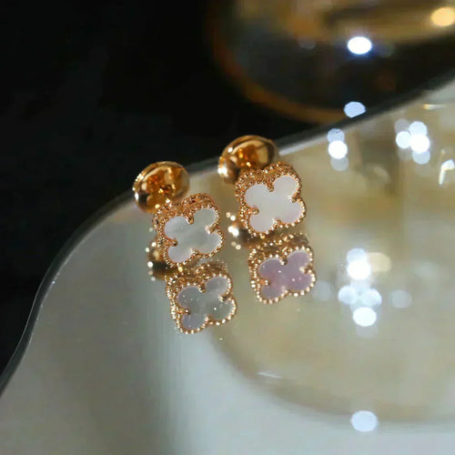 [Zalyn Jewelry ]CLOVER MINI 9.5MM WHITE MOP EARRINGS